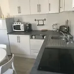아파트 Proche Avec Au 1er Etage Et 1 Au 2eme Etage Avec Baignoire *