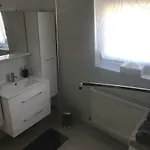 Proche Avec Au 1er Etage Et 1 Au 2eme Etage Avec Baignoire 아파트 *