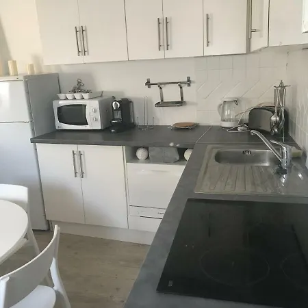 アパート Proche Avec Au 1er Etage Et 1 Au 2eme Etage Avec Baignoire *